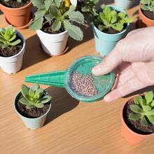 Green Plastic Seed Planter, Adjustable Gear Seed Scattering Tool, Manual Gardening Seeding Tool, Suitable For Traditional Planting Of Flowers And Plants - Seeder - View 2