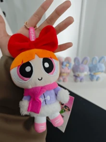 The Powerpuff Girls Warm Scarf Character Keychain Bag Charm Pendant, Cartoon Winter Outfit Design Featuring Cozy Scarf Detail and Expressive Face Elements, Soft-Touch Fabric Surface with Fine Stitching and Refined Craftsmanship, Lightweight Hanging Ornament Keybory for Fine Stitching and Refined Craftsmanship, Lightweight Hanging Ornament Keypory for Fine Stutem Tod Display Decoration and Desk Accent, Eye-Catching Seasonal Cartoon Accessory for Character Fans and Art Figure Collectors, Ideal Christmas Holiday Birthday Gift Choice for Friends Couples and Special Celebration Moments - 彩色 - 查看 10