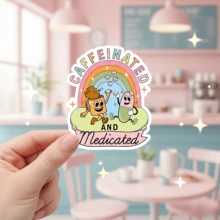 3英寸“咖啡因加药物”乙烯基贴纸。鼓励文字幽默彩虹趣味励志贴纸。适用于员工、经理和同事 | 完美的隔间装饰、工作搞笑礼物或激励提醒 | 防水耐用乙烯基材质，可用于笔记本电脑、水瓶、手机、行李箱、车窗等。您也可以将其粘贴在任何您想要的地方！ - 1pc - 查看 1
