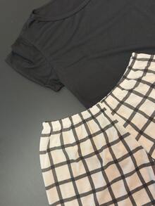 Casual Pajama Set Consisting Of A Short-Sleeved T-Shirt And Shorts With A Plaid Print. - Black - View 4