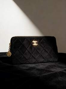 CHANEL 天鹅绒手拿包、化妆包、零钱包、山茶花图案、时尚 - 黑色 - 查看 2