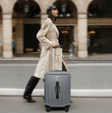 Maleta Rígida 18" con 4 Ruedas Giratorias 360°, Candado Integrado y Gran Capacidad - Equipaje de Cabina para un Viaje sin Esfuerzo - Plateado - Ver 5