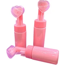 Frasco Pump Espumador Rosa com Escova de Silicone em Coração Helen Color – Limpeza Facial e Massagem (150ml) - Rosa chiclete - Visão 4