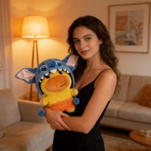 名创优品躺着的露露 - 嘟嘴表情娃娃，史迪奇头套服装毛绒填充娃娃枕头，生日礼物 - 藍色史迪奇嚕嚕撇嘴 - 查看 4