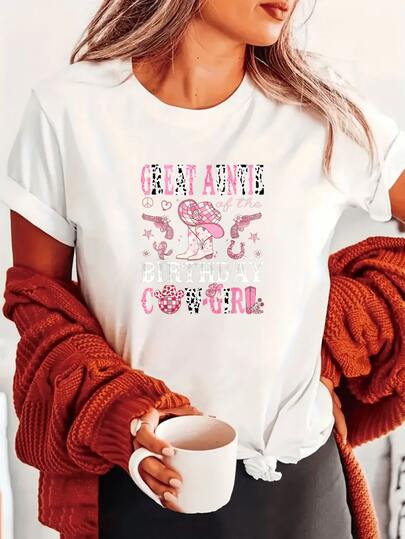 Great Aunt of the Birthday Cowgirl Women's Round Neck T-Shirt Western Theme Pink and Black Print Casual Comfortable Top for Birthday Celebrations Family Events Country Style Fashion