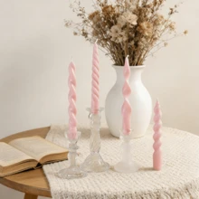 2支粉色长柄香氛蜡烛（不含烛台），直径0.78英寸，螺旋、扭曲和条纹设计，尖头造型。这些无烟大豆蜡烛非常适合装饰，适用于家居、卧室、节日、派对装饰和摄影道具。它们可以营造浪漫氛围，是婚礼装饰、结婚礼物、女士礼物和纪念品的理想之选。 - 彩色 - 查看 11