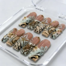 10Pcs Handmade Acrylic Press On Nails Square Aquarium Nails Festive Elegant Style - Nail Art Supplies With Raised Snowflake Pattern, Bow & Pearl Accents & Green-Gold-Beige Tones, Includes Tool Kit - Suitable For Dates, Daily Wear & Birthday Parties,Includes A Tool Kit, Making It A Great Gift For Women And Girls. - 彩色 - 查看 2