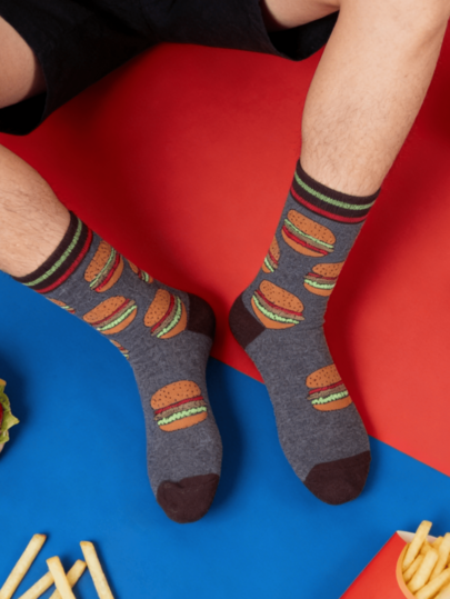 1 par de calcetines de media pantorrilla con estampado de hamburguesa, un imprescindible para los atuendos