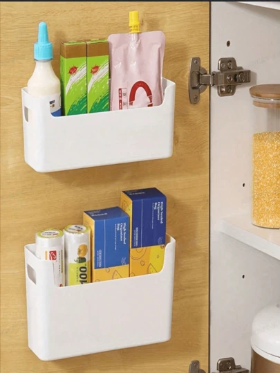 1个白色壁挂式储物盒，内置无孔柜门，适用于厨房、浴室、卧室和办公室收纳，可用于存放厨房用品、整理厨房物品。