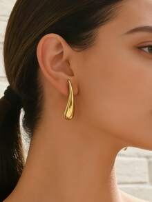 VceTd 1 Set Of Fashionable Exaggerated Geometric Twisted C-Shaped Stainless Steel Earrings, Suitable For Women To Wear To Parties, Commuting Or As A Festival Gift - Yellow Gold - View 6