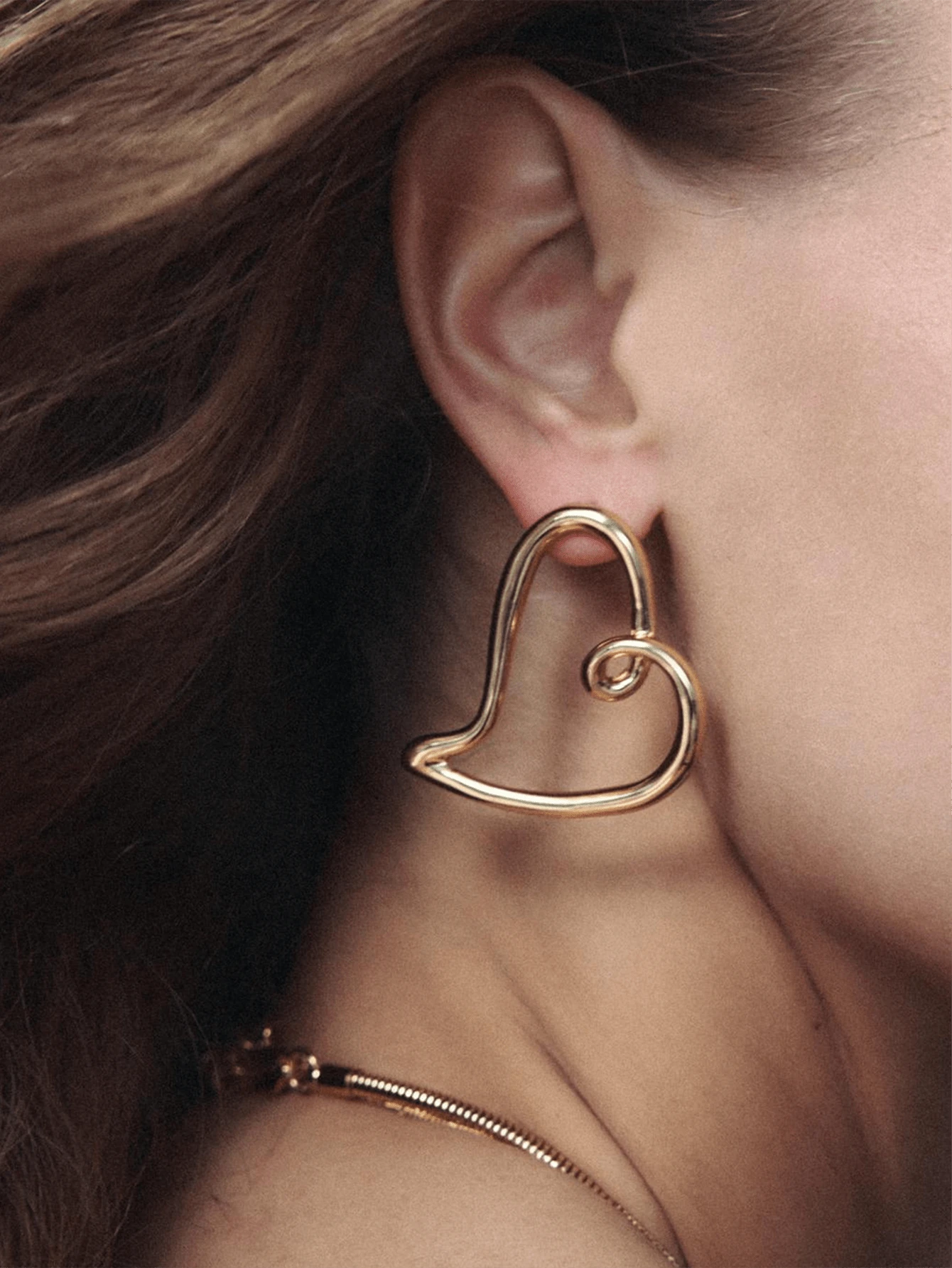 1对简约镂空心形合金耳钉，优雅百搭的情人节女士耳环 - 簡約愛心 - 查看 1