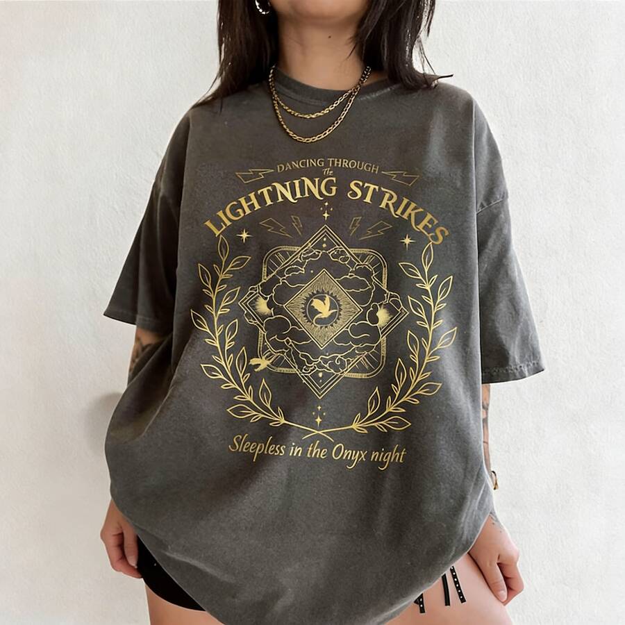 Onyx Storm Dancing Through The Lightning Strikes Comfor Shirt, Fourth Wing Inspired Shirt, Dragon Lover Tshirt - 黑色 - 查看 1