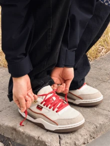 Nike Jordan FLIGHT COURT 女款低筒復古休閒鞋，街頭風百搭舒適貼合支撐鞋款 IQ1107-171 - 米色/紅色 - 查看 2