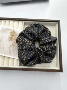 1 Oversized Leoparden-Muster Haargummi - Ein klassischer blauer Tierdruck Haargummi für Frauen mit einem weichen, hakenlosen Band, ein Muss für Reisen und alltägliches Haarzubehör. Gummibänder Haargummis Haargummis Scrunchies Haarseile - Verschiedenfarbig - Übersicht 10