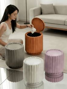 سلة المهملات المكتبية، سلة مهملات مكتبية صغيرة مبتكرة بتصميم زهرة عباد الشمس، سلة مهملات، سلة تخزين بغطاء مزودة بنابض، سلة مهملات صغيرة بغطاء، سلة مهملات مكتبية، سلة مهملات للسيارة، سلة مهملات للحمام بغطاء، سلة مهملات بلاستيكية صغيرة. هذه السلة المزودة بغطاء لا تحتاج إلى كهرباء وهي مناسبة للتخزين، متوفرة بألوان متعددة. - متعدد الألوان - مشاهدة 3