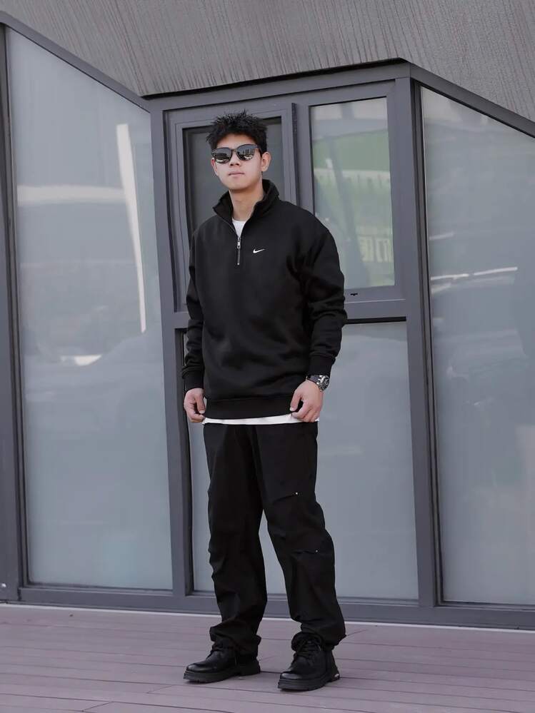 Nike Solo Swoosh 纯色标志刺绣半拉链长袖卫衣，黑色 - 黑色 - 查看 8