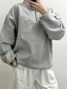 Suéter Nike Solo Swoosh de manga larga con media cremallera y logotipo bordado en color liso para hombre - Gris Oscuro - Ver 9