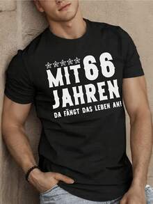 Grafik mit fünf Sternen über großem Text Mit 66 Jahren da fängt das Leben an als humorvolle Botschaft Tshirt für Herren - Schwarz - Übersicht 1