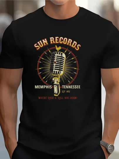 Vintage Grafik mit retro Mikrofon und Sonnengrafik erinnert an die Geburtsstätte des Rock and Roll in Memphis Tennessee Herren Tshirt