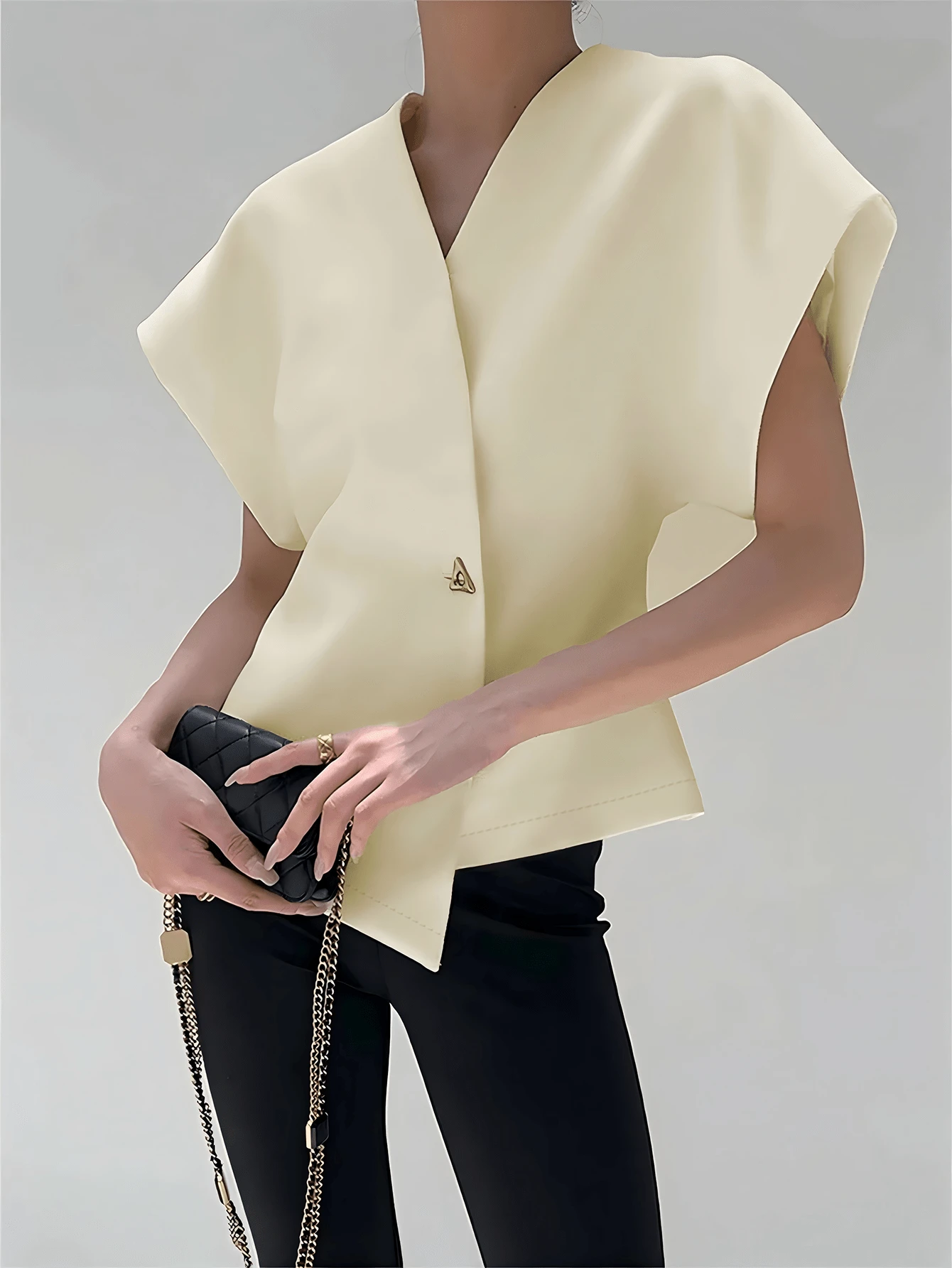 女士休闲、优雅、时尚的V领纽扣衬衫，配金属领，适合办公室通勤和春季穿着。 - 淡黃色 - 查看 1