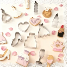 Juego de 12 cortadores de galletas de acero inoxidable con motivos de boda y criaturas marinas, que incluyen novia, novio, sirena, anillo de compromiso y talla grande. Perfectos para decorar pasteles, obsequios de fiesta, celebraciones de compromiso, postres de aniversario y hornear para el Día de San Valentín. - Plateado - Ver 4