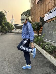Adidas 阿迪达斯 ESSENTIALS 条纹休闲简约抽绳运动裤，男女通用，传奇墨蓝色 - 黑色 - 查看 10