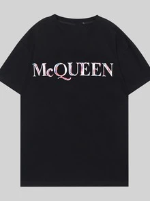 Watercolor Floral Lettering Men's Tee The McQueen Logo Features Abstract Flowers In Shades Of Blue Pink And White Adding A Touch Of Artistry To A Classic Casual Look 100% Cotton - 黑色 - 查看 6