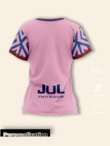 1件客製化女款粉色「Jul」運動球衣 - 個性化電競上衣，附幾何裝飾，採用透氣彈性面料，全天舒適。完全可客製化：可添加您的姓名和號碼。適合直播主、女性玩家、情人節禮物、女性電競玩家，適用於比賽和日常訓練 - 粉色 - 查看 4