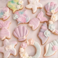 Juego de 12 cortadores de galletas de acero inoxidable con motivos de boda y criaturas marinas, que incluyen novia, novio, sirena, anillo de compromiso y talla grande. Perfectos para decorar pasteles, obsequios de fiesta, celebraciones de compromiso, postres de aniversario y hornear para el Día de San Valentín. - Plateado - Ver 10