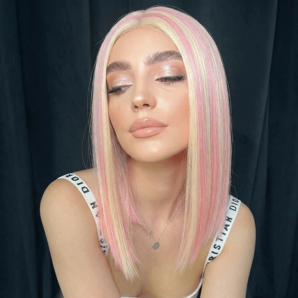 女士时尚潮流齐肩波波头全头假发 - 高品质耐热合成假发，粉色/金色/紫色可选 | 适合派对、节日和角色扮演的多功能假发 - 彩色 - 查看 1