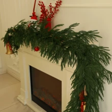 1 Stück Norfolk Pine Kranz, Wintergrüner Girlande, künstliche Pflanzen, naturgetreuer grüner künstlicher Rankenkranz, geeignet für Kaminsims, Wand, Innen-/Außenweihnachtsdekoration dunkelgrün, Fenster, Veranda, Landhausstil, Feiertags-Dekoration, Raumgestaltung - Dunkelgrün - Übersicht 1