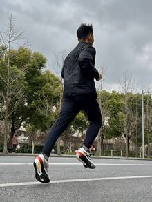 NikeDri-Fit品牌Logo印花束腳透氣針織運動褲 男款黑色 - 黑色 - 查看 9