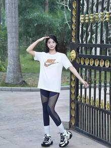 Nike Sportswear 经典旗帜标志印花复古美式风格短袖T恤，白色，男款 - 白色 - 查看 9