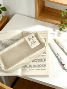Hộp đựng bút Snoopy hai lớp trong suốt, có thể chia ngăn và đựng bút, thước kẻ, giấy ghi chú và các văn phòng phẩm khác. Cũng có thể dùng như một túi đựng mỹ phẩm nhỏ, thích hợp làm quà tặng mùa tựu trường, sinh nhật, quà tặng ngày lễ. - Hộp bút hai lớp - Xem 3
