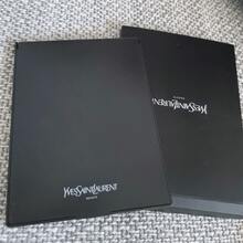 Yves Saint Laurent ハンドミラー コンパクトミラー ポータブルミラー クラシックブラック スタンド式 化粧直し用 バッグに収納可 レディースギフト プレゼント 高級ラグジュアリー ギフト 女性用 おしゃれ 誕生日プレゼント 彼女へのギフト 旅行用 日常用 パーティー用 化粧ポーチ対応 - ブラック - チェックする 6