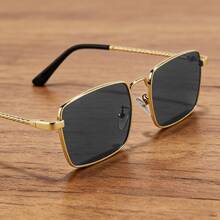 متعدد الألوان