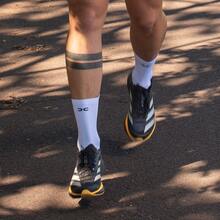 Adult Polyamide Running Socks With 3D Cuff, Breathable, Thermal Comfort, High Performance - Blanco - View 4