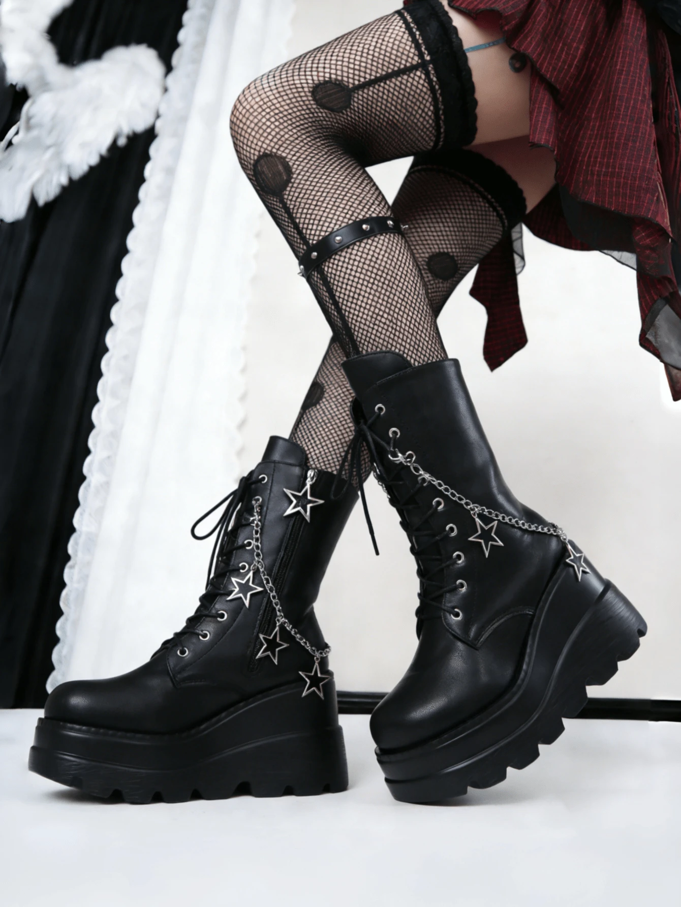 Platform Wedges Ankle Boots For Women Lace-Up Star Metal Hanging Chain Biker Boots Round Toe Side Zipper Y2K Color-Block Cosplay Party Shoes - màu đen - Xem 1