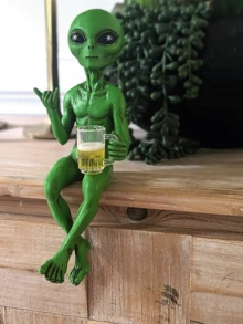 Tượng người ngoài hành tinh uống bia - Một vật trang trí chủ đề không gian vui nhộn, với hình ảnh người ngoài hành tinh màu xanh lá cây đang cầm ly bia. Hoàn hảo để đặt trong vườn, trên bàn hoặc kệ, và là món quà tuyệt vời cho người hâm mộ khoa học viễn tưởng. | Thiết kế người ngoài hành tinh độc đáo | Được chế tác tinh xảo, vật trang trí chủ đề người ngoài hành tinh. - Nhiều màu - Xem 6