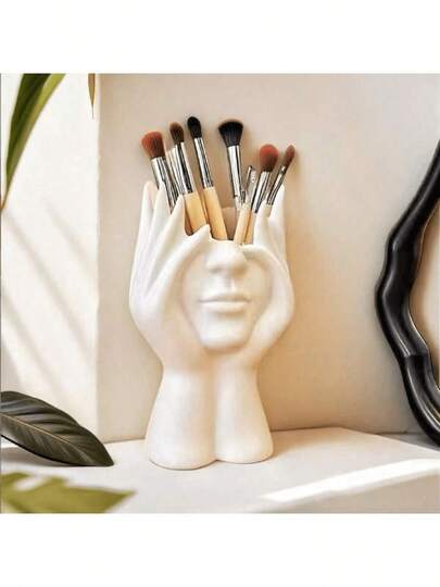 1个手工创意人体彩妆刷架 - 独特的人体彩妆刷架，桌面彩妆刷收纳盒，装饰树脂材质，防摔设计，雕塑装饰，轻巧便携，手工制作的桌面或浴室化妆品收纳盒，轻巧时尚，防滑，理想之选，情人节礼物，开学季收纳用品