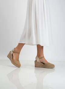 Soraia 女士坡跟涼鞋，麻布厚底，舒適，扣環設計，織物材質。 ✅ 西班牙大陸地區 24/72 小時送達。波西米亞風。時尚。度假。波西米亞風。簡約。優雅。波西米亞風。搭扣。 - 卡其色 - 查看 5