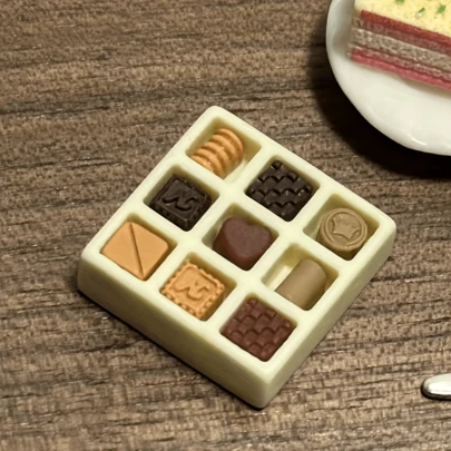 1:12比例迷你巧克力甜点套装，优雅的娃娃屋装饰，微缩食物配件，无需电池，理想的生日礼物