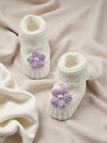 1 Pair Handmade Crochet Flower Infant Booties, White Infant Crib Shoes - Mauve Purple - View 5