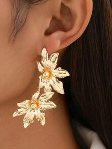 Asymmetric Petal Design Gold-Plated Flower Stud Earrings - Multicolor - View 1