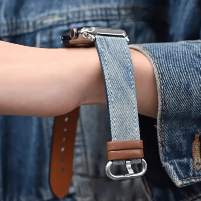 【时尚表带】苹果时尚牛仔效果金属表带，款式新颖，适用于38/40/41/42/44/45/49毫米表盘，兼容 Series 1-8/SE/Ultra，银色表扣，男女通用，情侣礼物