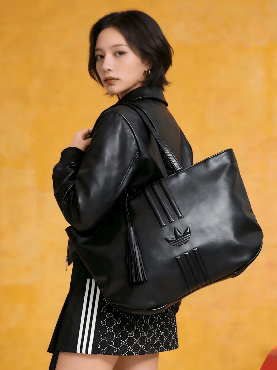 Adidas NEWY MKF 女士休闲托特包，简约单肩包，通勤旅行两相宜 - 黑色 - 查看 1