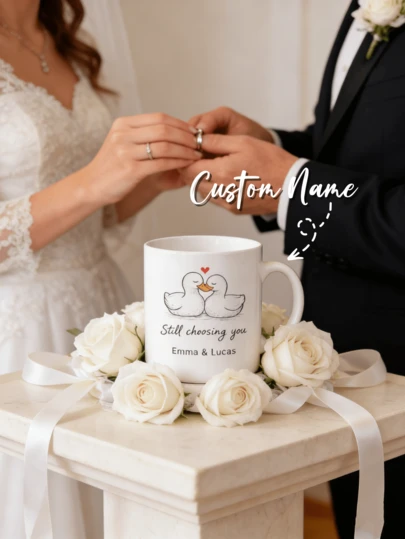 1pc Customized Name Duck Couple Mug - Personalized Valentine's Day Mug, Customized Ceramic Coffee Cup, Cute Couple Love Mug, Valentine's Day Gift For Him/Her, Anniversary Birthday Gift, Morning Coffee Cup, Home/Office Drinkware