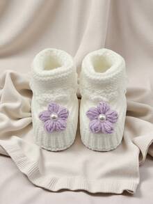 1 Pair Handmade Crochet Flower Infant Booties, White Infant Crib Shoes - Mauve Purple - View 3
