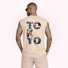 Camiseta Regata Cavada Machão Estampada Masculina Algodão Academia Treino Passeio Tokyo - Caqui - Visão 1