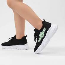 Tenis de Niña Zapatos para Niña Deportivos Casuales de Tejido de Punto Malla Transpirable con Diseño de Oso Calzado Infantil Cómodo con Cordones Suela Gruesa Antideslizante Resistente al Desgaste Zapatillas Deportivas Ligeras y Suaves para Correr Caminar y Uso Diario Moda Infantil Versátil Elegante - Negro - Ver 5